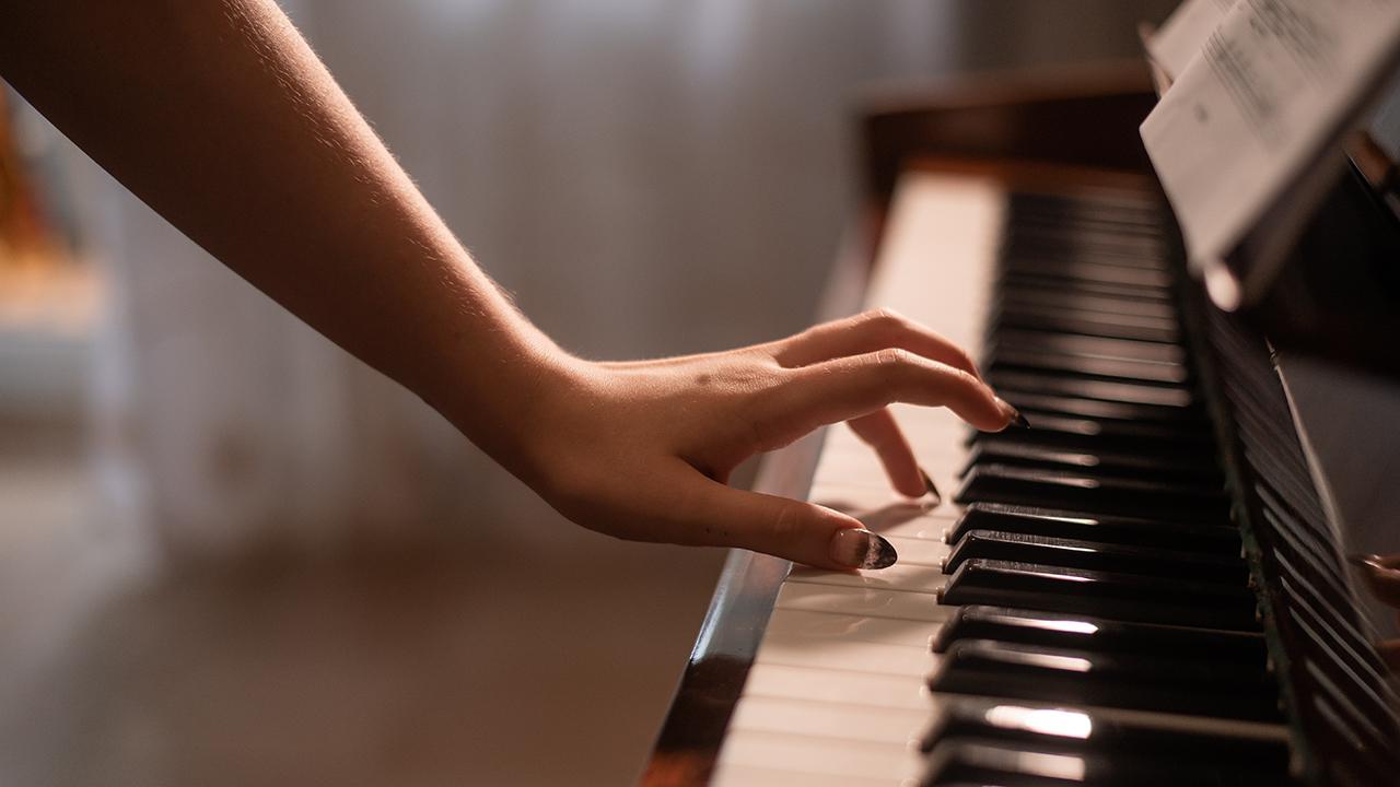 Piano: words & keys of a story