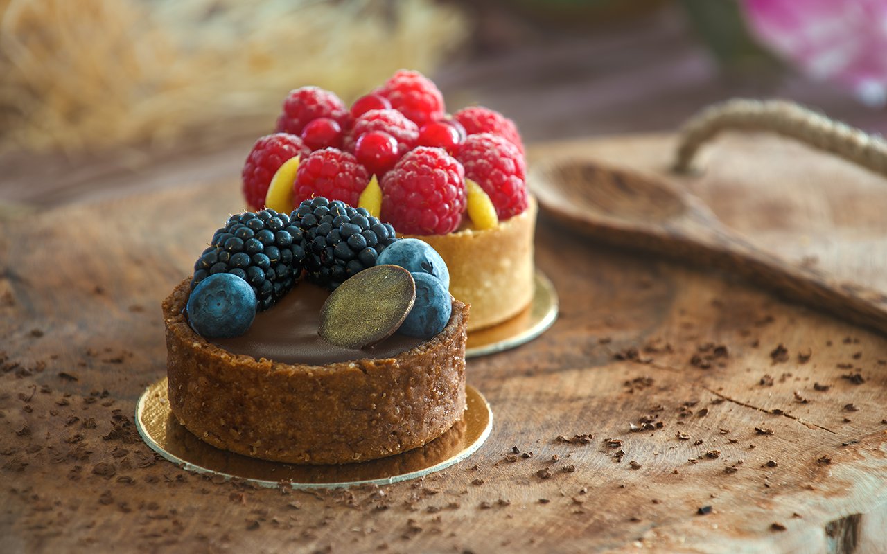 Hmmmm... an irresistible carving... for pastries! LB